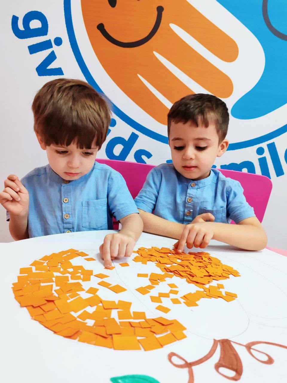 صورة لطلاب روضة ليتل هاندز أثناء الأنشطة التعليمية