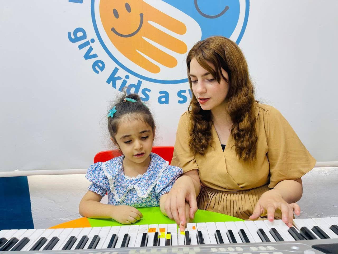 صورة تظهر البيئة التعليمية الإيجابية في روضة ليتل هاندز